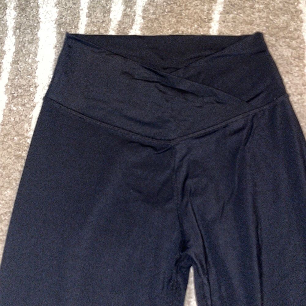 Black yoga pants
